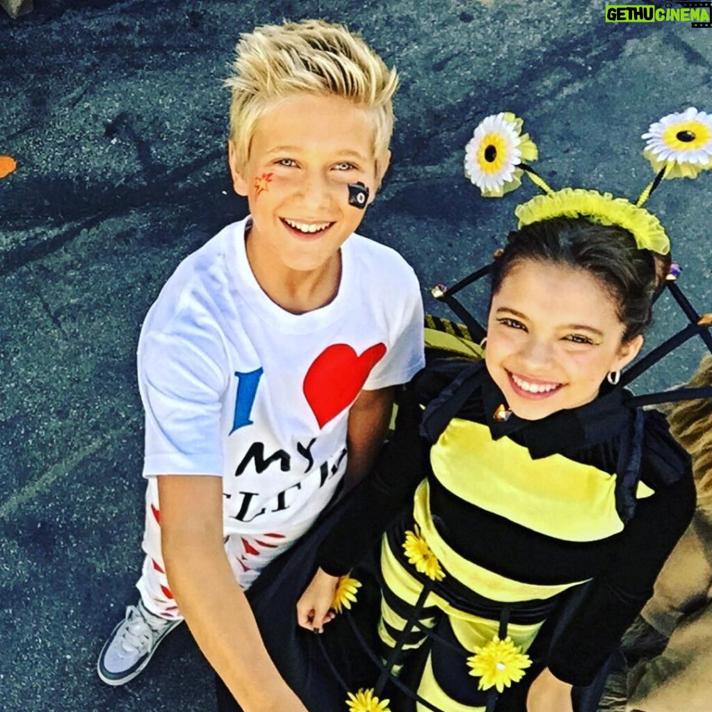 Thomas Kuc Instagram - Cree the Bee and T the Selfiee 🐝📷 😂Remember to watch The Ultimate Halloween Costume Party tonight! 👻 #itriedtoryme #ultimatehalloweencostumeparty