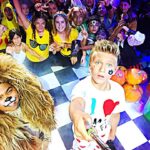 Thomas Kuc Instagram - Guess what guys!? The Ultimate Halloween Costume Party hosted by the Game Shakers is tonight at 8!!🎃 There's gonna be awesome costumes, really cool guests, and lots of scare!! Oh, and how's a performance of Fight Song by @rachelplatten sound!!? 🎃👻😱🍬🍭🍫#whaaaat #halloween #ultimatehalloweencostumeparty