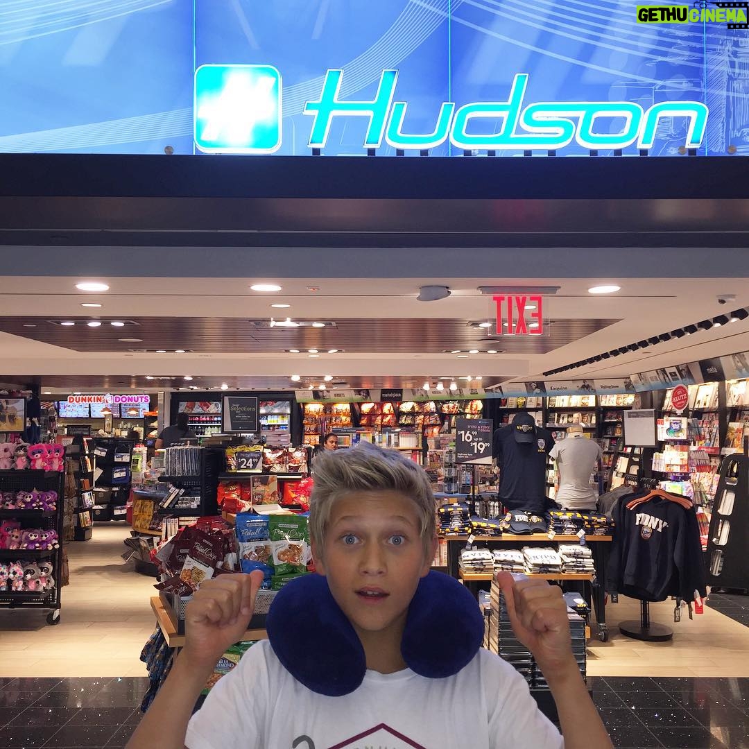 Thomas Kuc Instagram - Just landed in NYC and I'm all over the airport! #Hudson #gameshakers