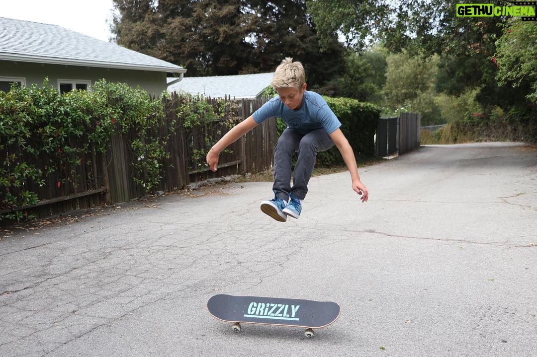 Thomas Kuc Instagram - Running away from a Grizzly 🐻 @grizzlygriptape