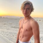Thomas Kuc Instagram – 🌄
–
Btw, go use code “LIVEVASK2021” for 15% off your Vask order. Link in bio!