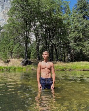 Thomas Kuc Instagram - I can now say I did a backflip in front of El Capitan