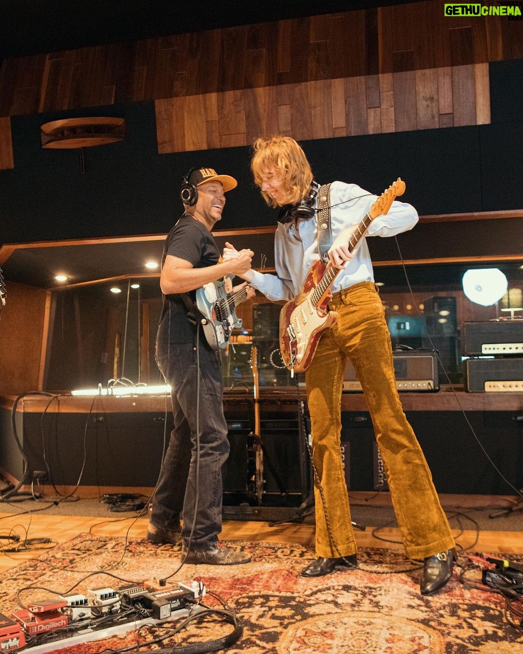 Thomas Raggi Instagram - It was a huge honor play with you🖤 Gossip feat @tommorello is out now!!