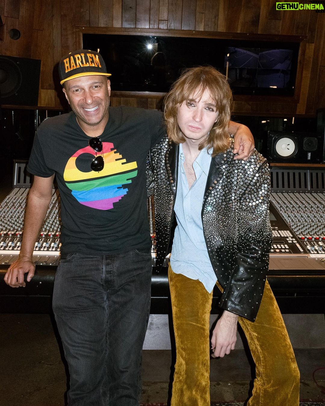 Thomas Raggi Instagram - It was a huge honor play with you🖤 Gossip feat @tommorello is out now!!