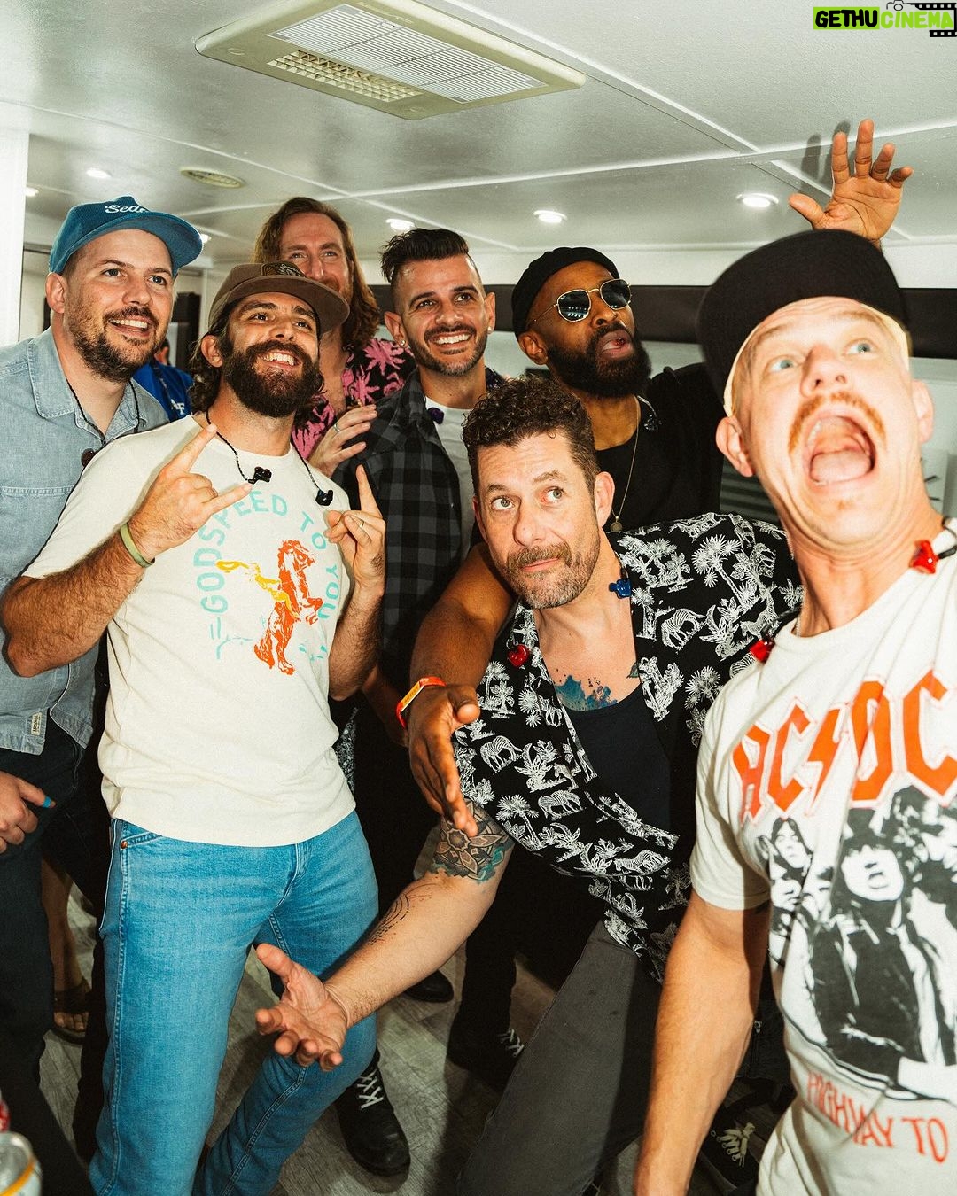 Thomas Rhett Instagram - Miami! That was awesome! Thank y’all for singing and dancin with us 🤘 @natesmith and @laineywilson y’all are the best. Love y’all! 📸: @graysongregory @countrybaymusicfestival #CBMF Miami, Florida