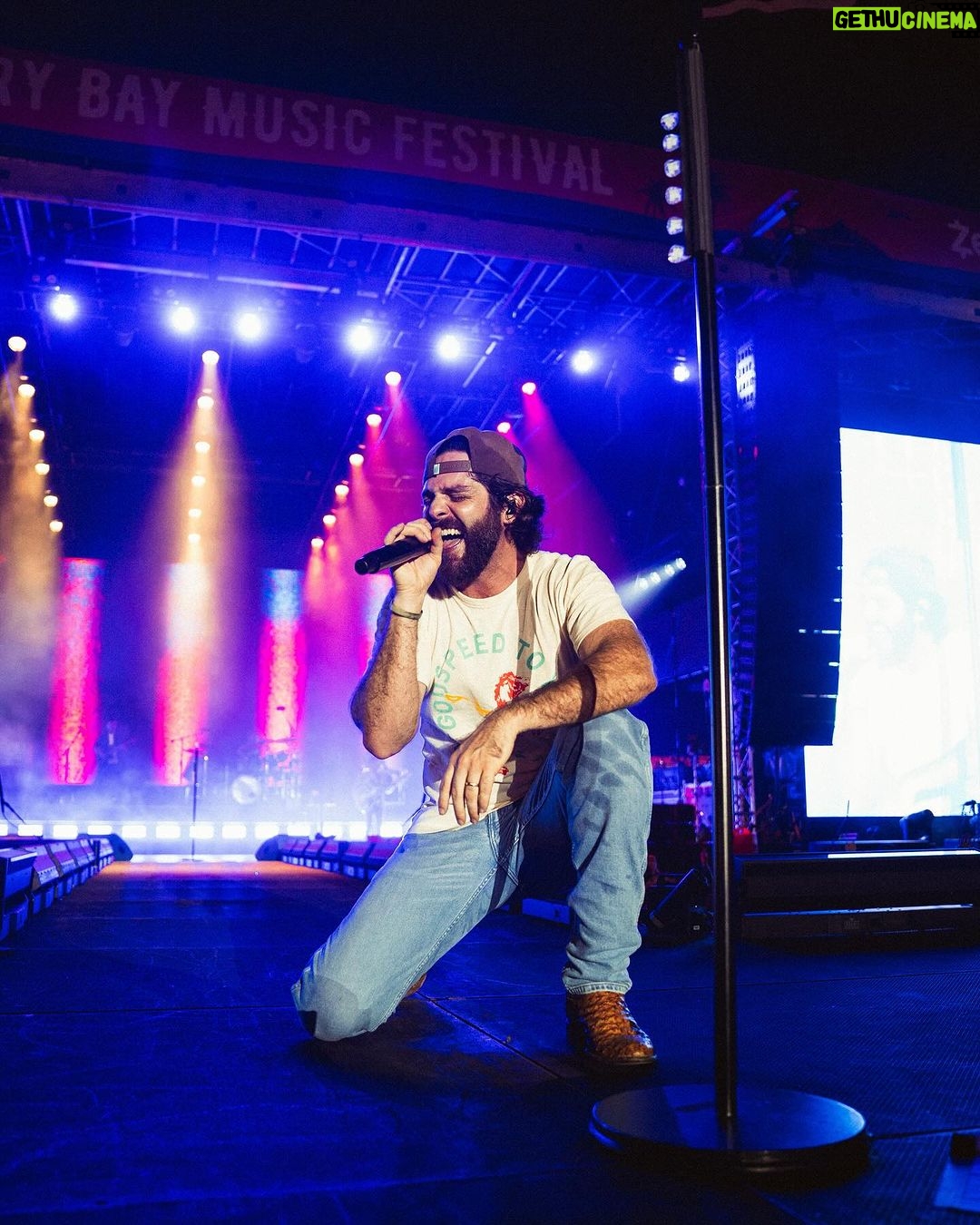 Thomas Rhett Instagram - Miami! That was awesome! Thank y’all for singing and dancin with us 🤘 @natesmith and @laineywilson y’all are the best. Love y’all! 📸: @graysongregory @countrybaymusicfestival #CBMF Miami, Florida