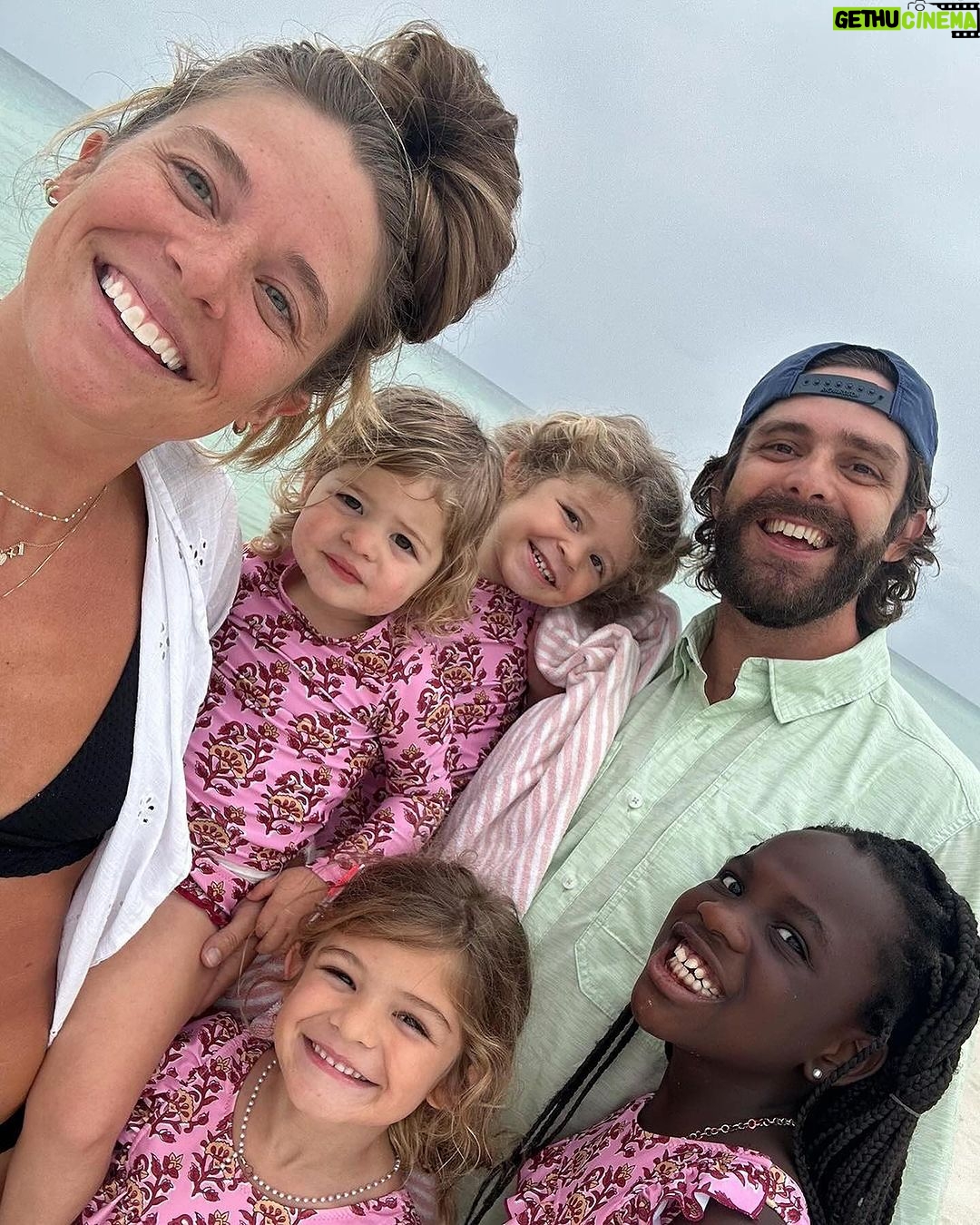 Thomas Rhett - 202.4K Likes - Fall break ☑️
