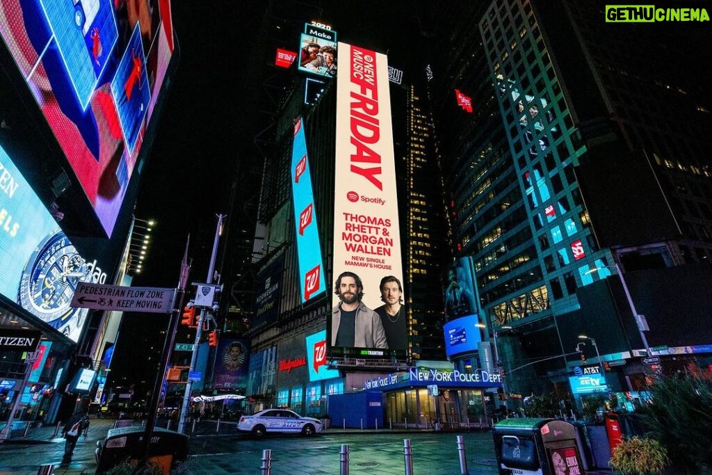 Thomas Rhett Instagram - Times Square 🤝 Mamaw’s House Thank you, @spotify!! @morganwallen #mamawshouse Times Square, New York City