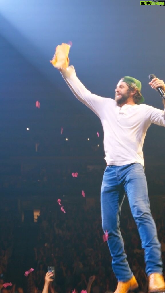 Thomas Rhett Instagram - I’m so familiar with this pink confetti 🤣 congratulations y’all! Thanks for letting me be a part of this moment. 🎥: @graysongregory Denver, Colorado