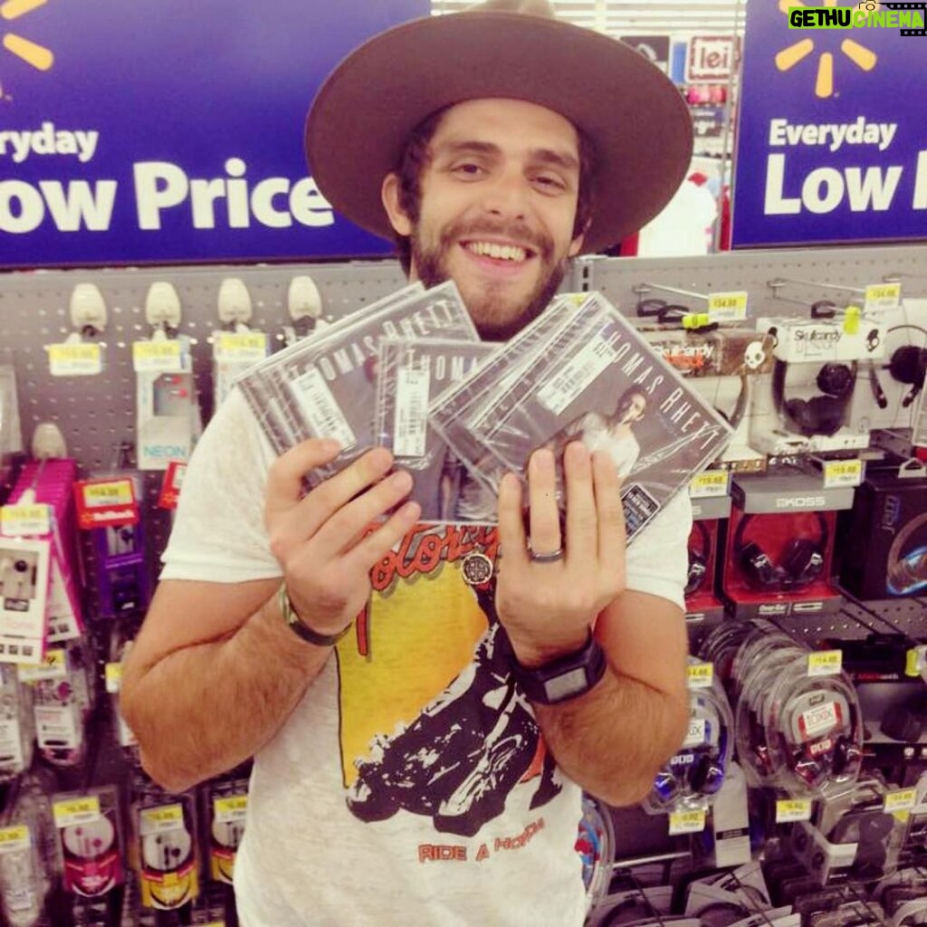 Thomas Rhett Instagram - The trip down memory lane continues to Tangled Up!! Some of my favorite memories here. 37 days until y’all get the 20 number ones vinyl into your hands, but who’s counting? #tangledup #20numberones