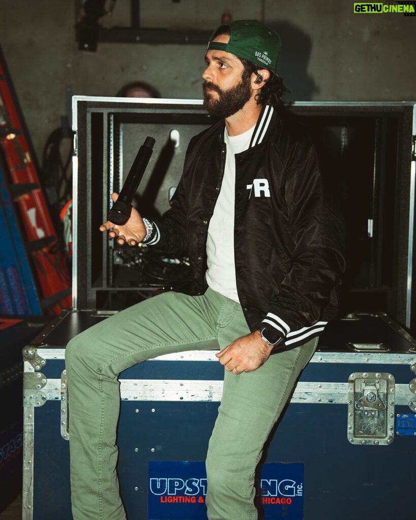 Thomas Rhett Instagram - A serious backstage environment is critical for putting on a good show 🐴 Thanks for an awesome night, OKC!! Wichita, we’ll see you in a few hours 🤘 📸: @graysongregory #HomeTeamTour23 Oklahoma City, Oklahoma
