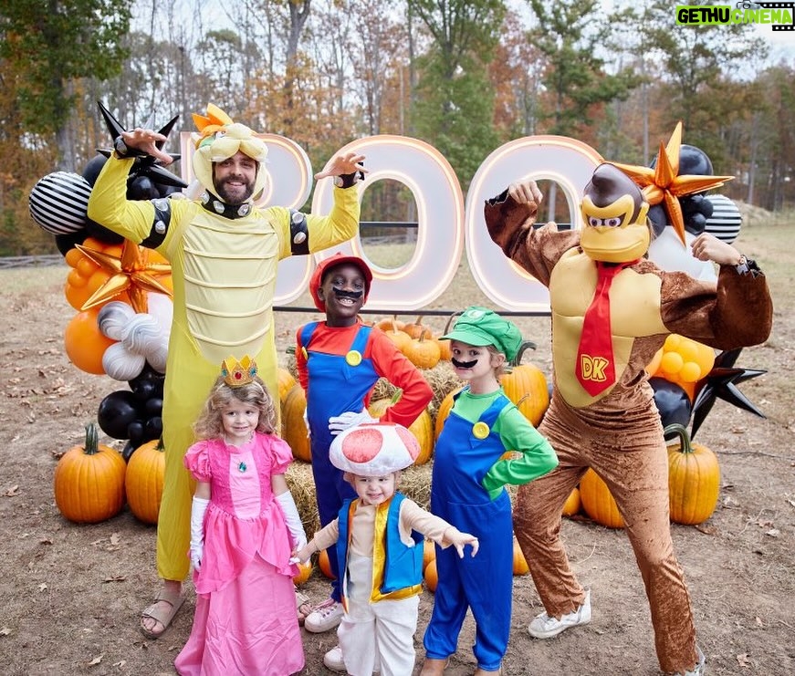 Thomas Rhett - 199.7K Likes - Yes, Lauren is Donkey Kong 😂