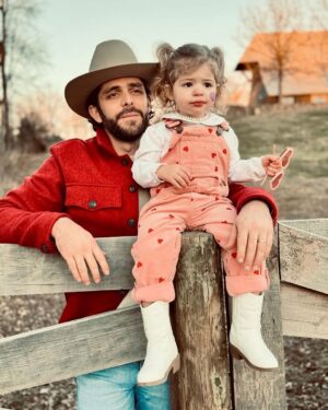 Thomas Rhett Instagram - Man I love these slow days at the farm. Life is moving at Mach 10, but when we get to be at the farm with the horses time slows down a little. Thank ya Lord for the gift of a slow day