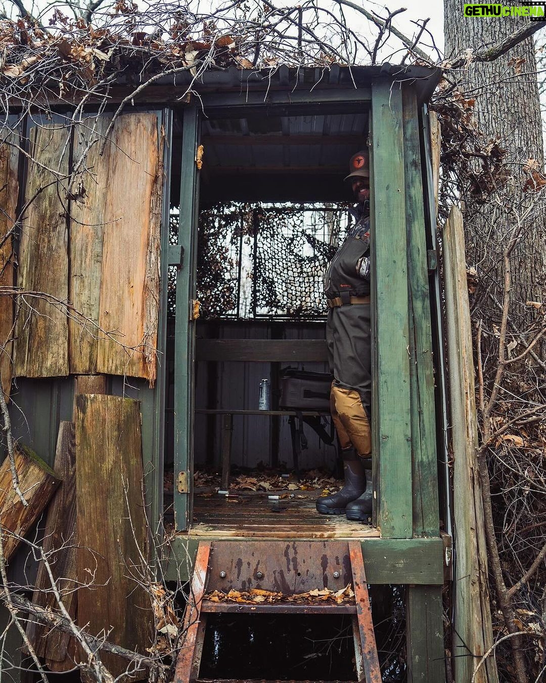Thomas Rhett Instagram - When the ducks aren’t flying. Thanks for capturing these masterpieces @graysongregory