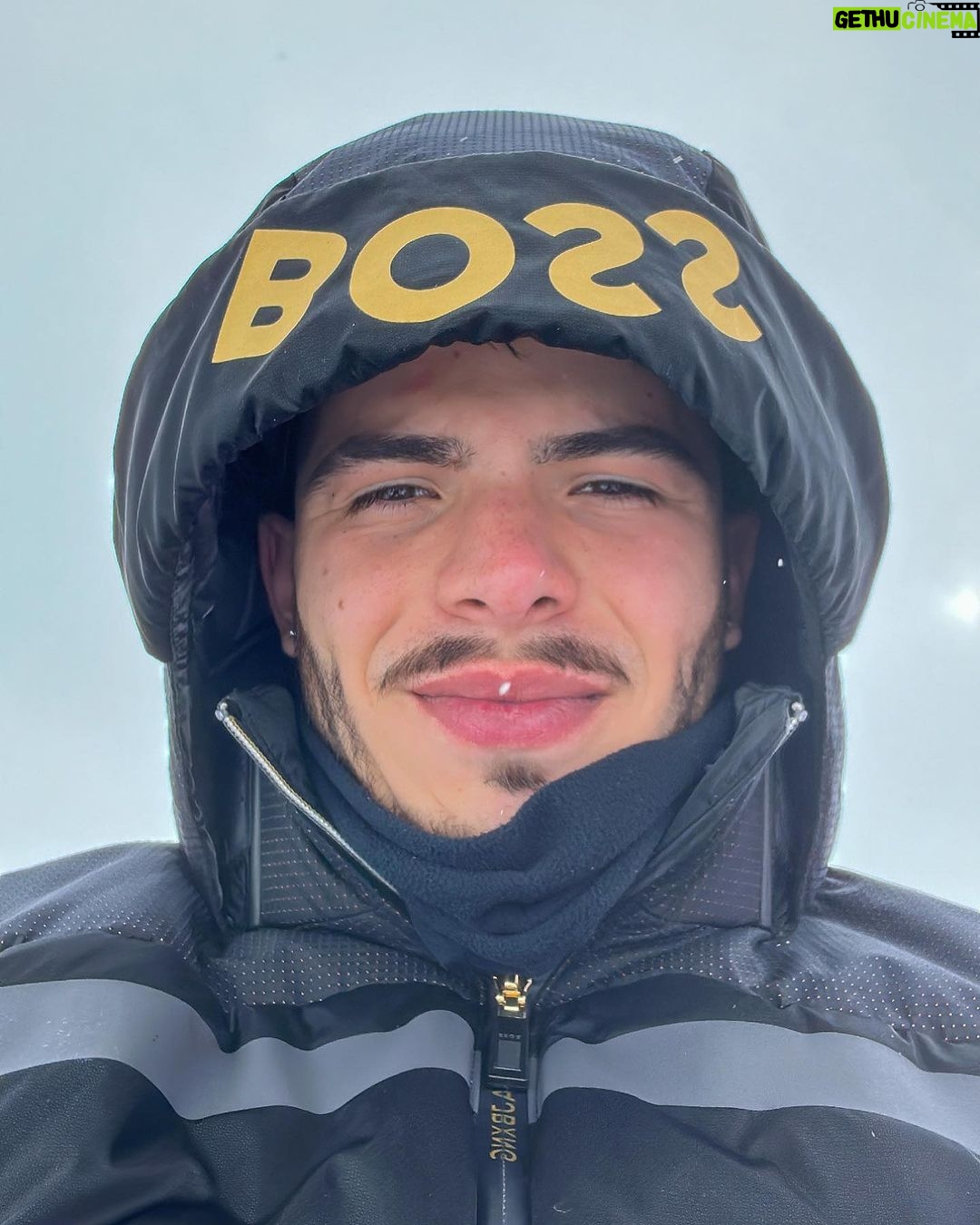 Thomaz Costa Instagram - Lugar magn铆fico! Esporte muito bom!! Peguei a senha de aproveitar o snow 馃弬 Criando experi锚ncias e mem贸rias 馃鉂勶笍 Valle Nevado, Cordillera De Los Andes.