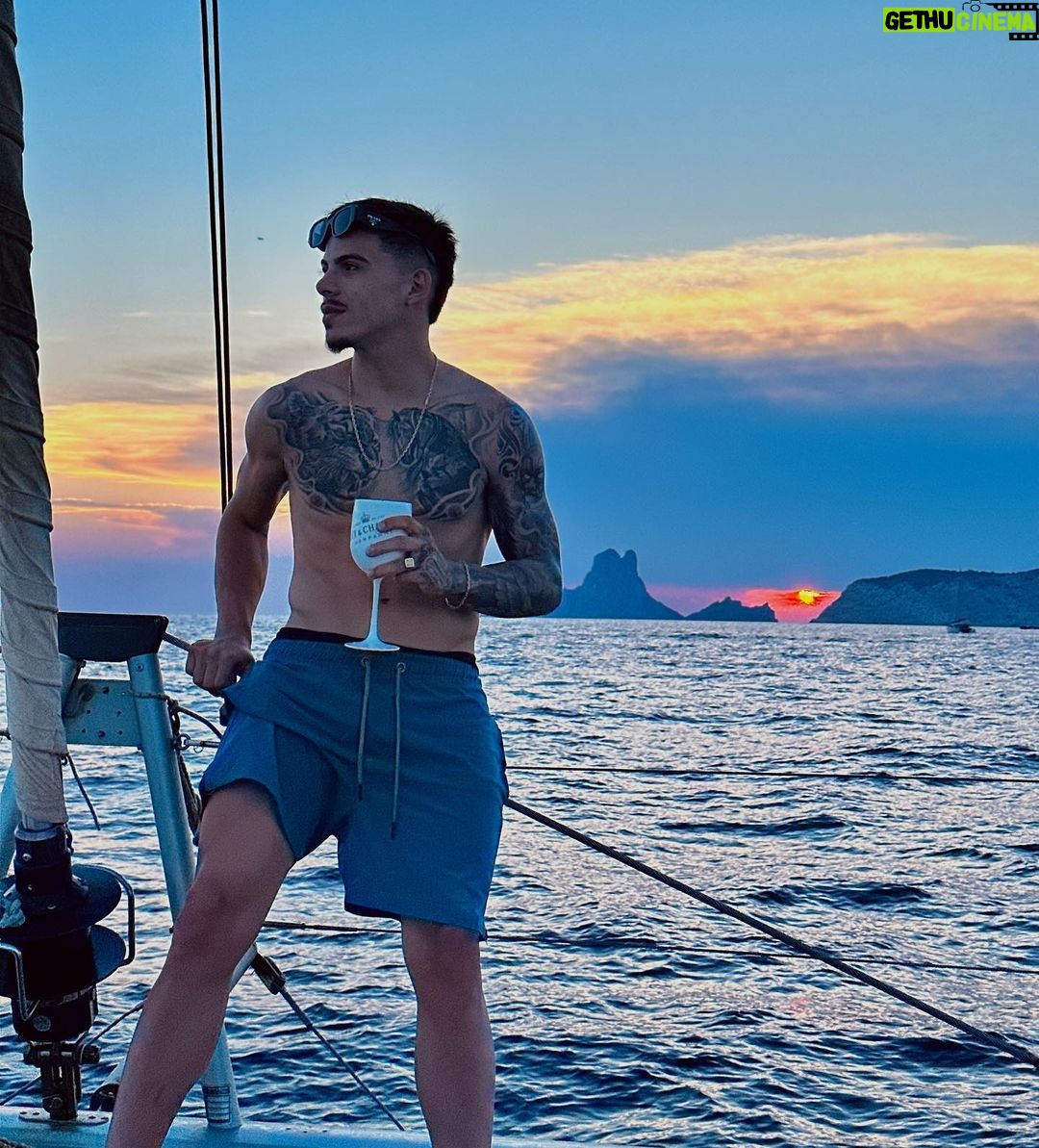 Thomaz Costa Instagram - Ninguém nasceu no topo da montanha… Ibiza, Spain