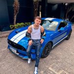 Thomaz Costa Instagram – E se não der certo?
A gente foge pra Miami
Muda de nome
Compra um Mustang
Parte pra outro rolê
Ou então vamos no mirante ali
Nós dois e a blunt
Que o importante vai acontecer
De qualquer jeito é eu e você 🐎 São Paulo, Brazil