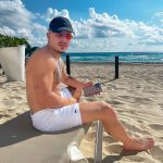Thomaz Costa Instagram - Um dia azul, tenho um sonho Ir pra Cancún, viver longe De todo mal dessa gente Plantar um pé, colher e ser feliz… 🎶 Cancún - México