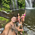 Thomaz Costa Instagram – Junho… mês do meu aniversário… 06/2023 foi o melhor mês da minha vida! Comecei em Bali, na Indonésia 🇮🇩 fui para Dubai 🇦🇪, voltei para o Brasil 🇧🇷 para comemorar meu aniversário… fui para Ibiza 🇪🇸 depois passei em Barcelona, também na 🇪🇸 fui com amigos até Andorra 🇦🇩 de moto… ainda deu mais uma passada em Ibiza… sou grato a Deus por cada minuto vivido, cada experiência, cada visual, cada risada, cada pessoa que eu conheci… foi o melhor mês da minha vida 😍 Em Vários Lugares