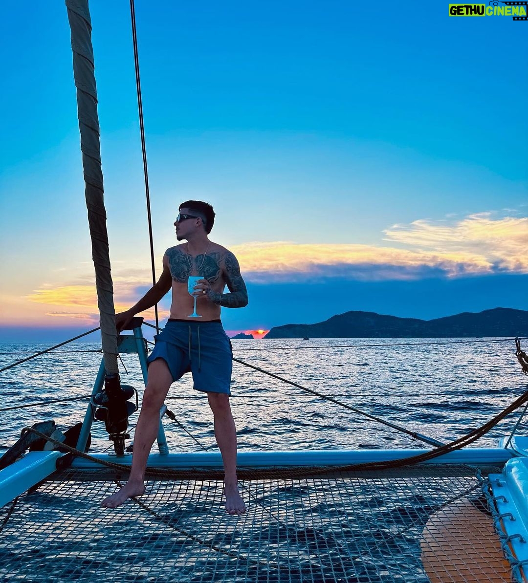 Thomaz Costa Instagram - Ninguém nasceu no topo da montanha… Ibiza, Spain