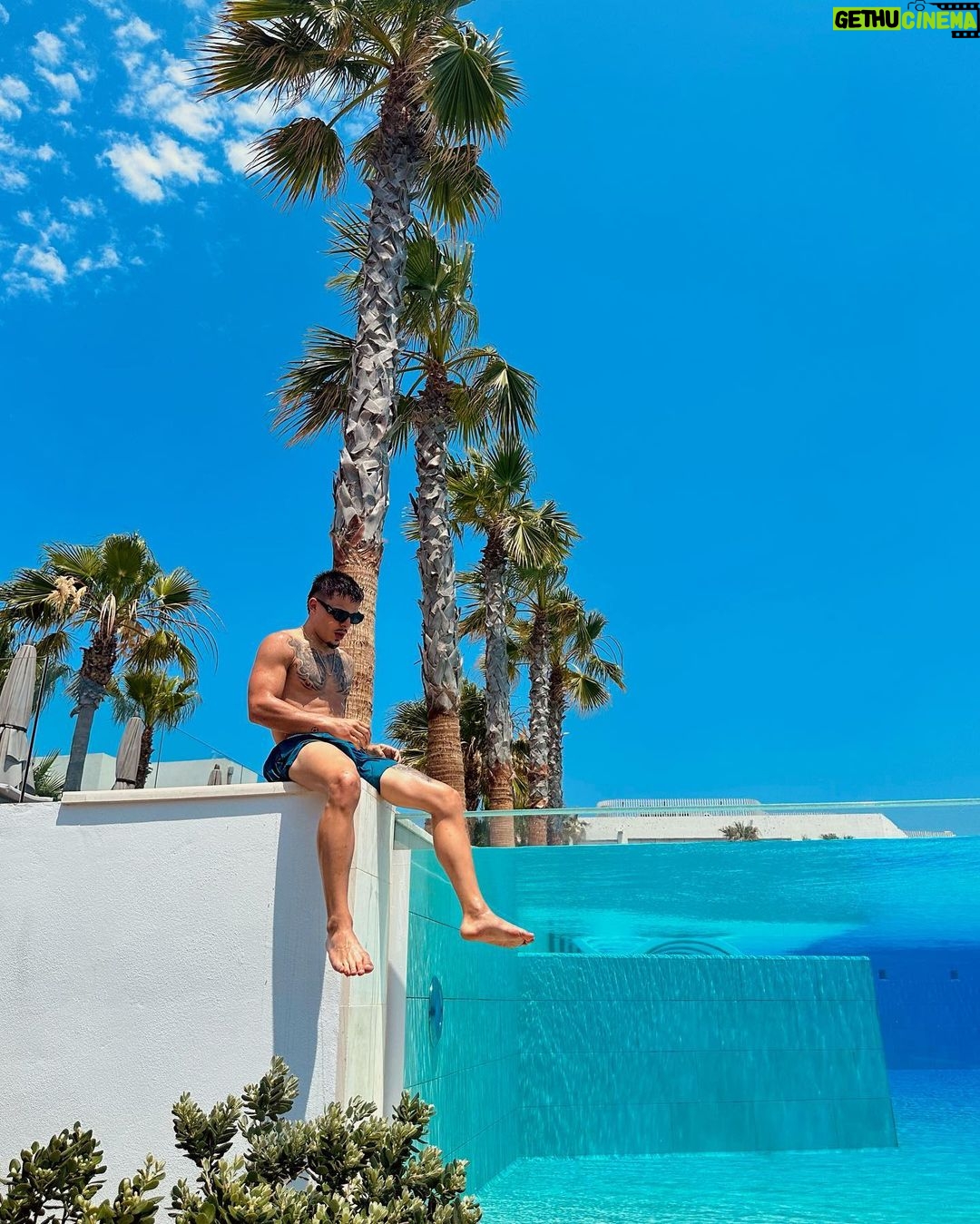 Thomaz Costa Instagram - 🕷️🤟Nós somos quem escolhemos ser... Por isso, escolha! • Homem-Aranha 7Pines Resort Ibiza