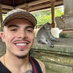 Thomaz Costa Instagram - Ele pediu pra tirar uma selfie… deu nisso aí 🐒🥰 Monkey Forest, Ubud, Bali
