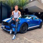 Thomaz Costa Instagram – E se não der certo?
A gente foge pra Miami
Muda de nome
Compra um Mustang
Parte pra outro rolê
Ou então vamos no mirante ali
Nós dois e a blunt
Que o importante vai acontecer
De qualquer jeito é eu e você 🐎 São Paulo, Brazil