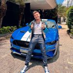 Thomaz Costa Instagram – E se não der certo?
A gente foge pra Miami
Muda de nome
Compra um Mustang
Parte pra outro rolê
Ou então vamos no mirante ali
Nós dois e a blunt
Que o importante vai acontecer
De qualquer jeito é eu e você 🐎 São Paulo, Brazil