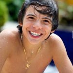 Thomaz Costa Instagram - Então disse Jesus: "Deixem vir a mim as crianças e não as impeçam; pois o Reino dos céus pertence aos que são semelhantes a elas". Mateus 19:14 🙏🏼