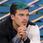 Thomaz Costa Instagram - E ele tá de visual novo! 💙 Thomaz resolveu mudar o cabelo e pintar de azul em homenagem a @tatizaqui 👽. Que fofo né?! Vocês gostaram? #ThoNaFazenda #AFazenda14