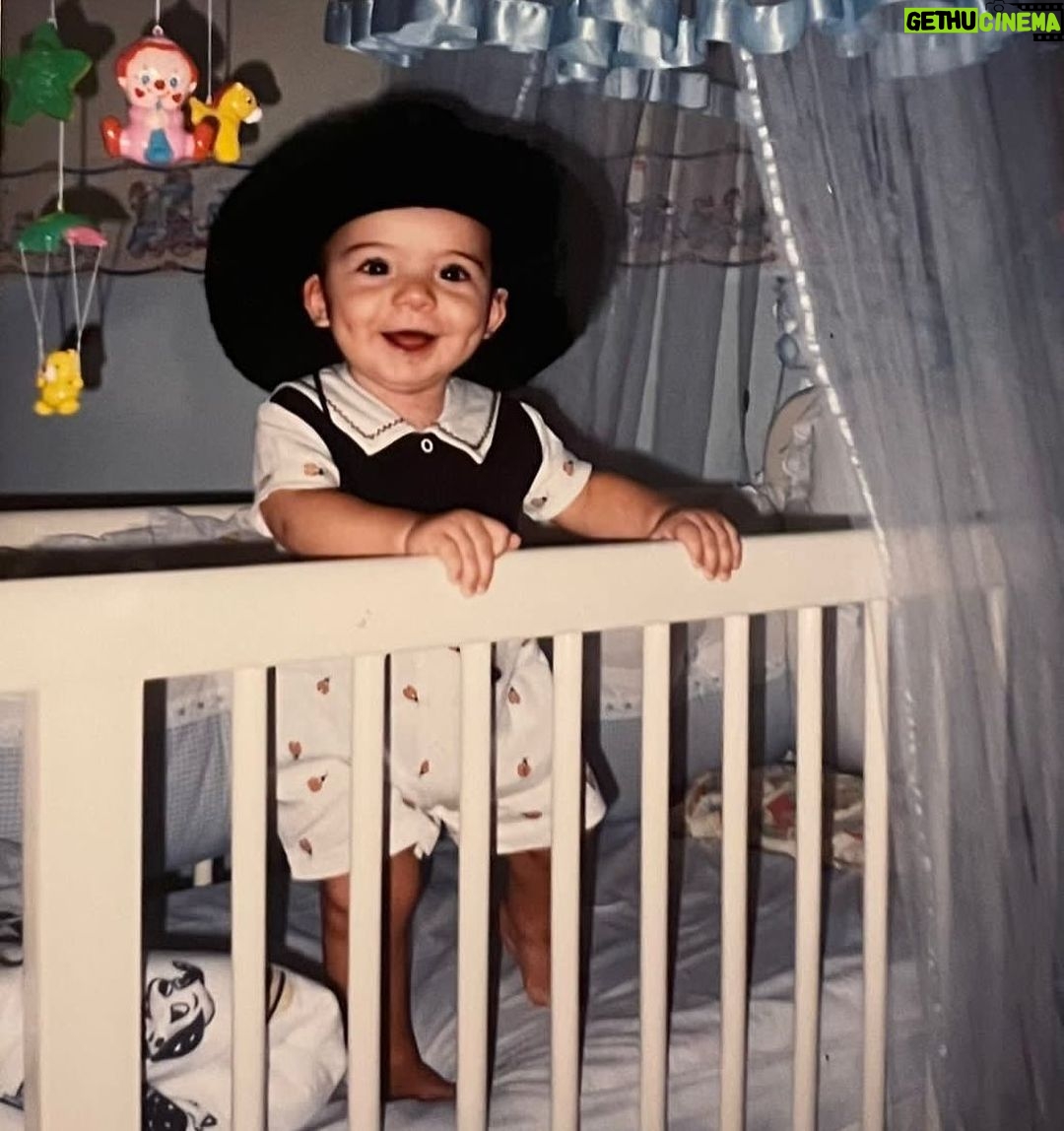 Thomaz Costa Instagram - Fazendeiro desde sempre? Essa data não tem como passar em branco né… Feliz dia das crianças a todas as crianças e adultos também, pois nunca podemos deixar nosso lado criança ser esquecido ❤️🥳 #ThoNaFazenda #AFazenda14 São Paulo, Brazil