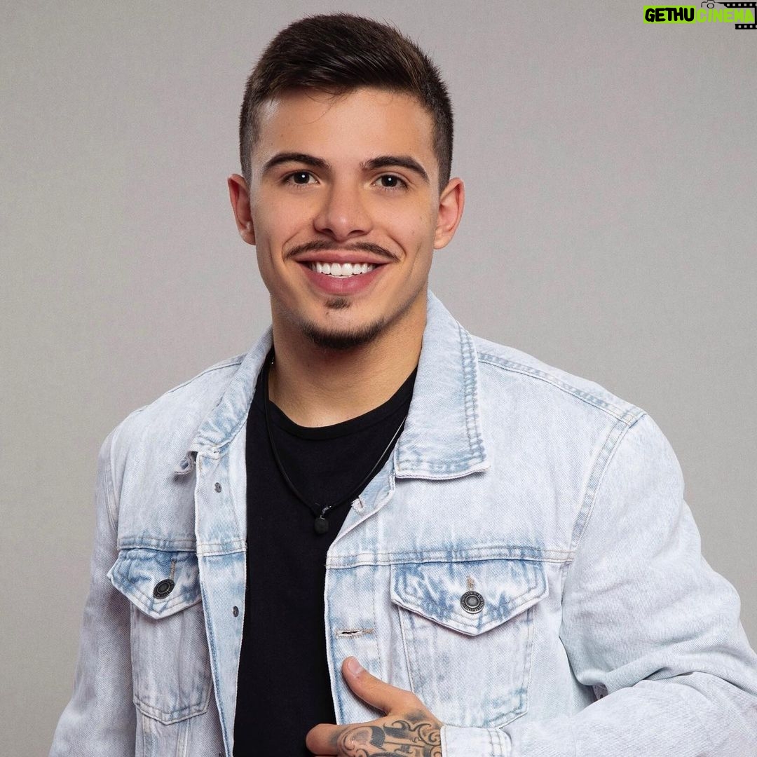 Thomaz Costa Instagram - Hoje tem dinâmica ao vivo em #AFazenda14 e valendo prêmio! Será que o Thomaz vai ganhar algo? Vamos assistir tudo, para não perder nada! 🔥😉 #ThoNaFazenda