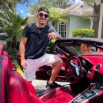 Thomaz Costa Instagram - Já estou no Brasil mas tinha que postar uma foto com essa nave da @facilityrentacar 🥵🔥 Uma das* hahaha a facility só tem carros novos… em Orlando, Miami e Fort Lauderdale 🏎 pensou em carro, pensou em @facilityrentacar 😍