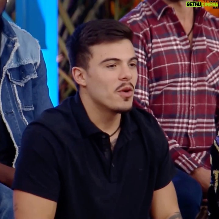 Thomaz Costa Instagram - Foi por pouco no resta um, mas estamos livres dessa roça! Mais uma semana garantida no jogo e fazendo valer a pena cada dia, mostrando o seu coração. 👊🏼🧡 #AFazenda14 #ThoNaFazenda