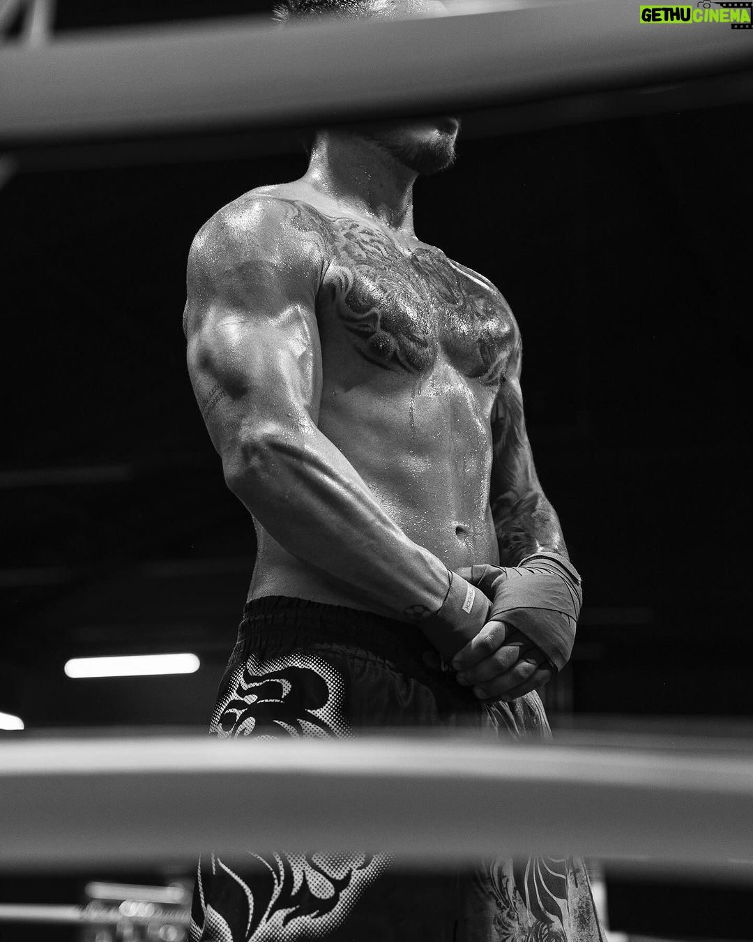 Thomaz Costa Instagram - Para ser um atleta é necessário muito mais do que habilidades físicas. Um bom condicionamento físico não tem valor se não for um grande aliado da determinação, disciplina, responsabilidade e paixão pelo que faz. DISCIPLINA E RESILIÊNCIA 🦁☝️