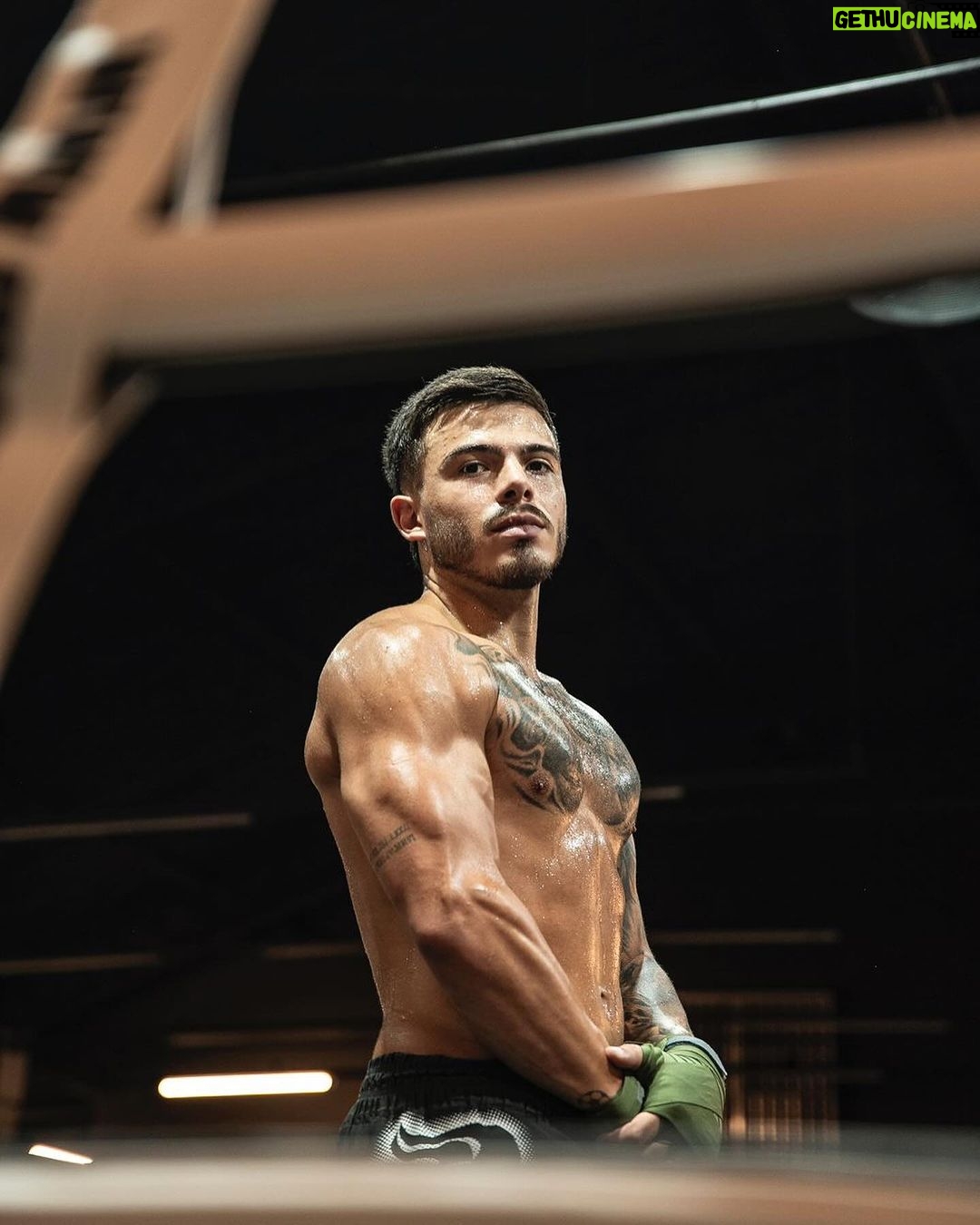 Thomaz Costa Instagram - Para ser um atleta é necessário muito mais do que habilidades físicas. Um bom condicionamento físico não tem valor se não for um grande aliado da determinação, disciplina, responsabilidade e paixão pelo que faz. DISCIPLINA E RESILIÊNCIA 🦁☝️