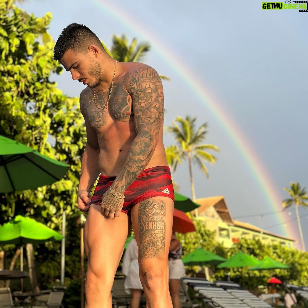 Thomaz Costa Instagram - Desfrutando os últimos dias desse ano… Porto de galinhas