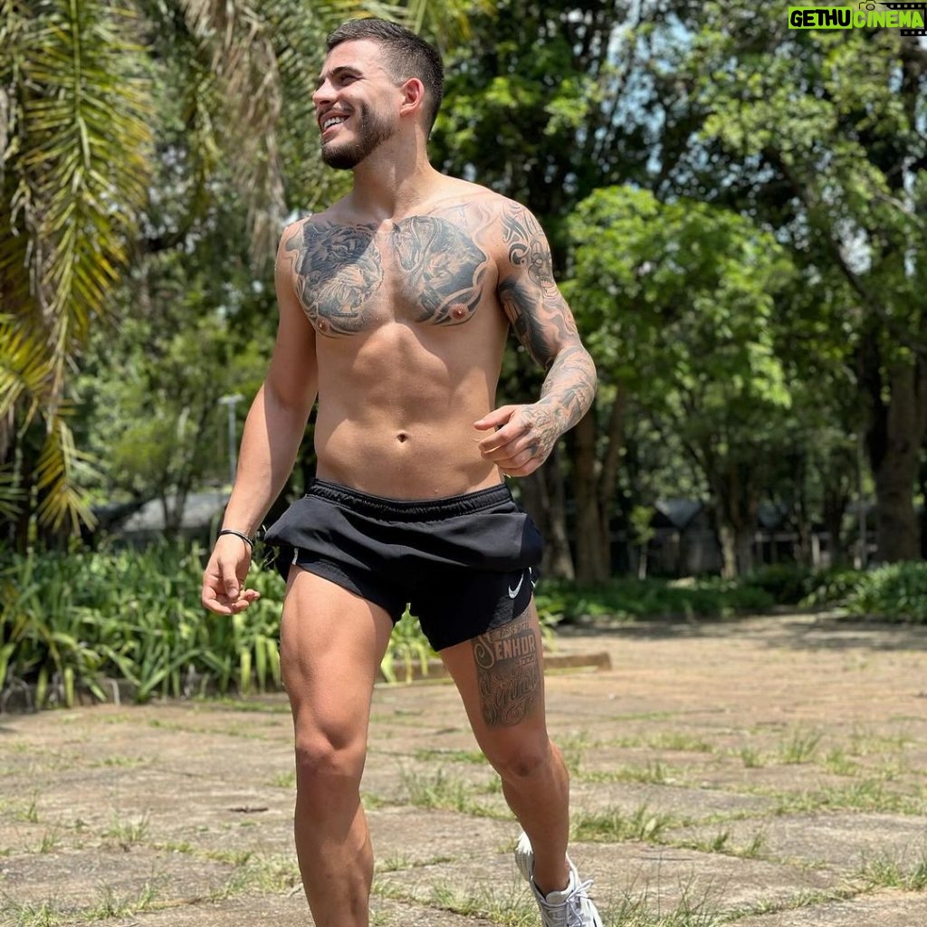 Thomaz Costa Instagram - Cuidando de mim 💪 buscando meu melhor! @maha.play ⚡️ Parque do Ibirapuera