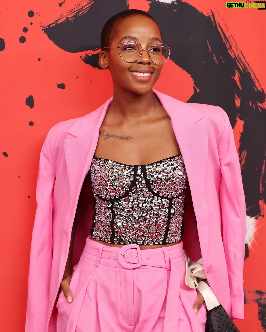 Thuso Mbedu Instagram - The rain couldn’t hold us! What a beautiful show from @mjthemusical. Congratulations to every single person involved! Outfit courtesy of @thealist.us Bustier by @goodamerican Suit by @farmrio Hollywood Pantages Theatre