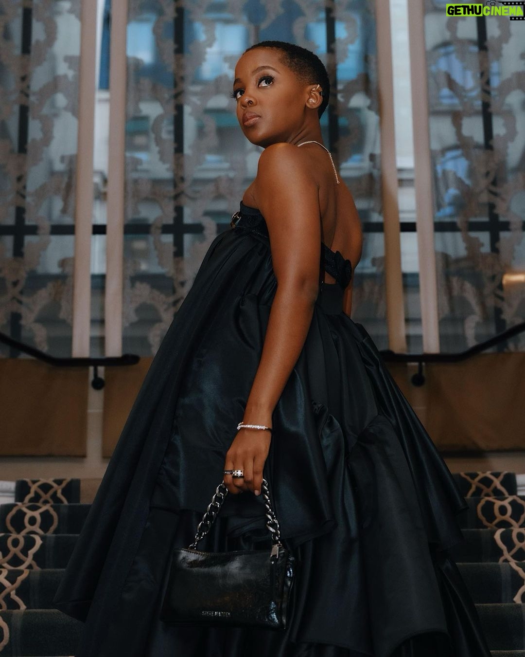Thuso Mbedu Instagram - L’ORÉAL Family Dinner Captured by @_rtcstudios @aust_malema Styled by @chloeandreawelgemoed Dress @willetdesignscouture Shoes and bag @stevemaddensa Jewelry @lovisajewellery #LeDefileLoreal #WalkYourWorth #LorealPFW