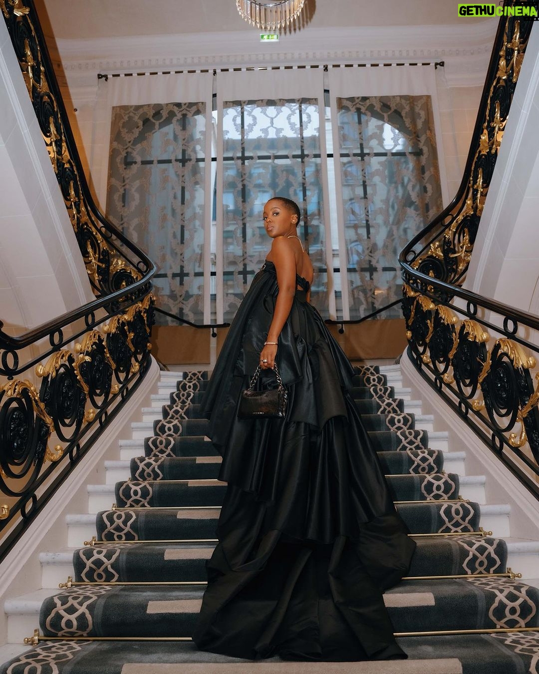 Thuso Mbedu Instagram - L’ORÉAL Family Dinner Captured by @_rtcstudios @aust_malema Styled by @chloeandreawelgemoed Dress @willetdesignscouture Shoes and bag @stevemaddensa Jewelry @lovisajewellery #LeDefileLoreal #WalkYourWorth #LorealPFW