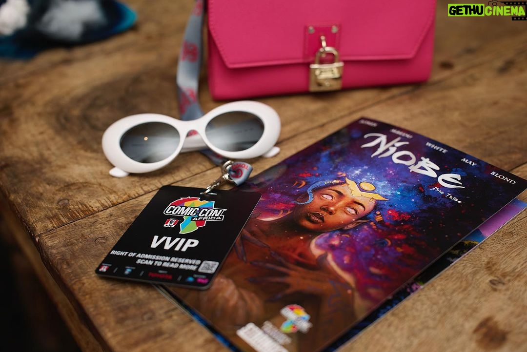 Thuso Mbedu Instagram - Thank you @comicconafrica for making my very first Comic Con experience such a wonderful one. I think it’s beautiful that my first experience was not only in my home country but it was with my first comic🫶🏾 Thank you @sebastian.a.jones and @strangercomics for letting me co-pen an episode of Niobe’s epic story! Thank you to everyone who received us so well. I appreciate you❤️ Captured by @_rtcstudios @aust_malema Styled by @chloeandreawelgemoed in @thebemagugu Shoes and bag @stevemaddensa Shades @sunglasshut Accessories @lovisajewellery Makeup @nonifemi_makeup