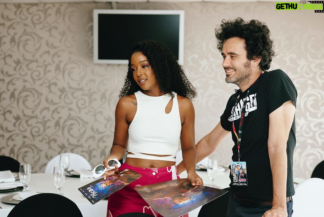 Thuso Mbedu Instagram - Thank you @comicconafrica for making my very first Comic Con experience such a wonderful one. I think it’s beautiful that my first experience was not only in my home country but it was with my first comic🫶🏾 Thank you @sebastian.a.jones and @strangercomics for letting me co-pen an episode of Niobe’s epic story! Thank you to everyone who received us so well. I appreciate you❤️ Captured by @_rtcstudios @aust_malema Styled by @chloeandreawelgemoed in @thebemagugu Shoes and bag @stevemaddensa Shades @sunglasshut Accessories @lovisajewellery Makeup @nonifemi_makeup