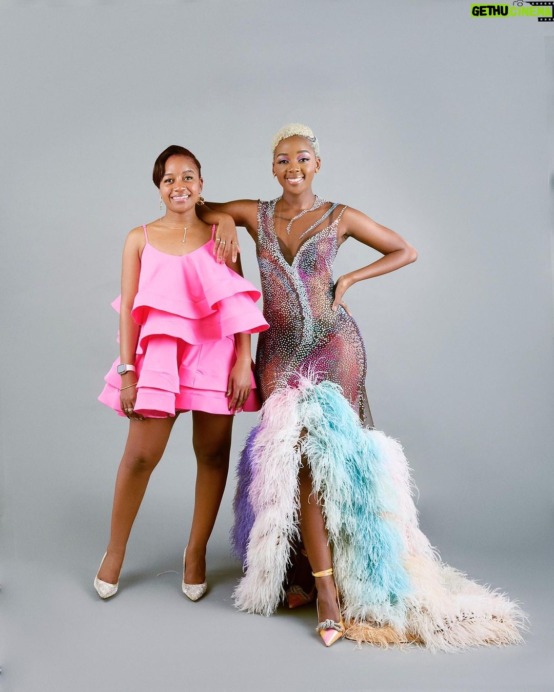 Thuso Mbedu Instagram - Miss SA 2023 repping @lorealparis Sub-Saharan as one of the judges 🫶🏾 Captured by @_rtcstudios Dress by @willetdesignscouture Styled by @chloeandreawelgemoed Jewelry by @nungudiamonds Hair by @urban_mimz Makeup by @nonifemi_makeup