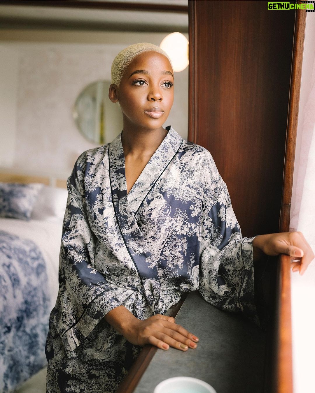 Thuso Mbedu Instagram - 💛 Blonde hair and A spa treatment while cruising through Paris on a boat. Two favorite firsts☺️