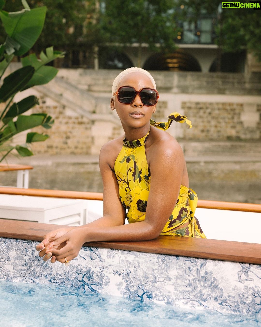 Thuso Mbedu Instagram - 💛 Blonde hair and A spa treatment while cruising through Paris on a boat. Two favorite firsts☺️