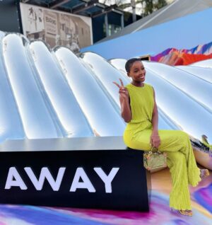 Thuso Mbedu Instagram - Spent the evening with one of my absolute favorite brands @away. OBSESSED! 🥰

But can we also discuss this entire LEWK?!

Dressed in @goodamerican courtesy of @thealist
Makeup by @rebekahaladdin 
Hair by @sharifposton