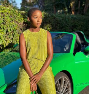 Thuso Mbedu Instagram - Spent the evening with one of my absolute favorite brands @away. OBSESSED! 🥰

But can we also discuss this entire LEWK?!

Dressed in @goodamerican courtesy of @thealist
Makeup by @rebekahaladdin 
Hair by @sharifposton
