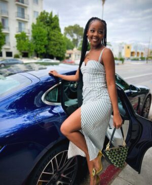 Thuso Mbedu Instagram - The Flash premiere. 
On a new level 🚀 

Dress: @reformation 
Necklace: @angarajewelry 
Bag: @prada 
Makeup: @makeupbyhendra 
Driven by: @porscheusa
