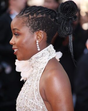Thuso Mbedu Instagram - • CANNES •

The details🥰
Makeup by @jessicasmalls 
Hair by @barthair 
Dress by @eliesaabworld 
Styled by @waymanandmicah 
Jewelry by @chopard 
Images courtesy of @gettyimages

Oh yes. When “Elemental” comes out, go watch it. It was a delight🥰